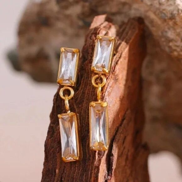 ⭐️#15 Classic New 18K Gold Plated CZ Drop Earrings - Picture 1 of 9